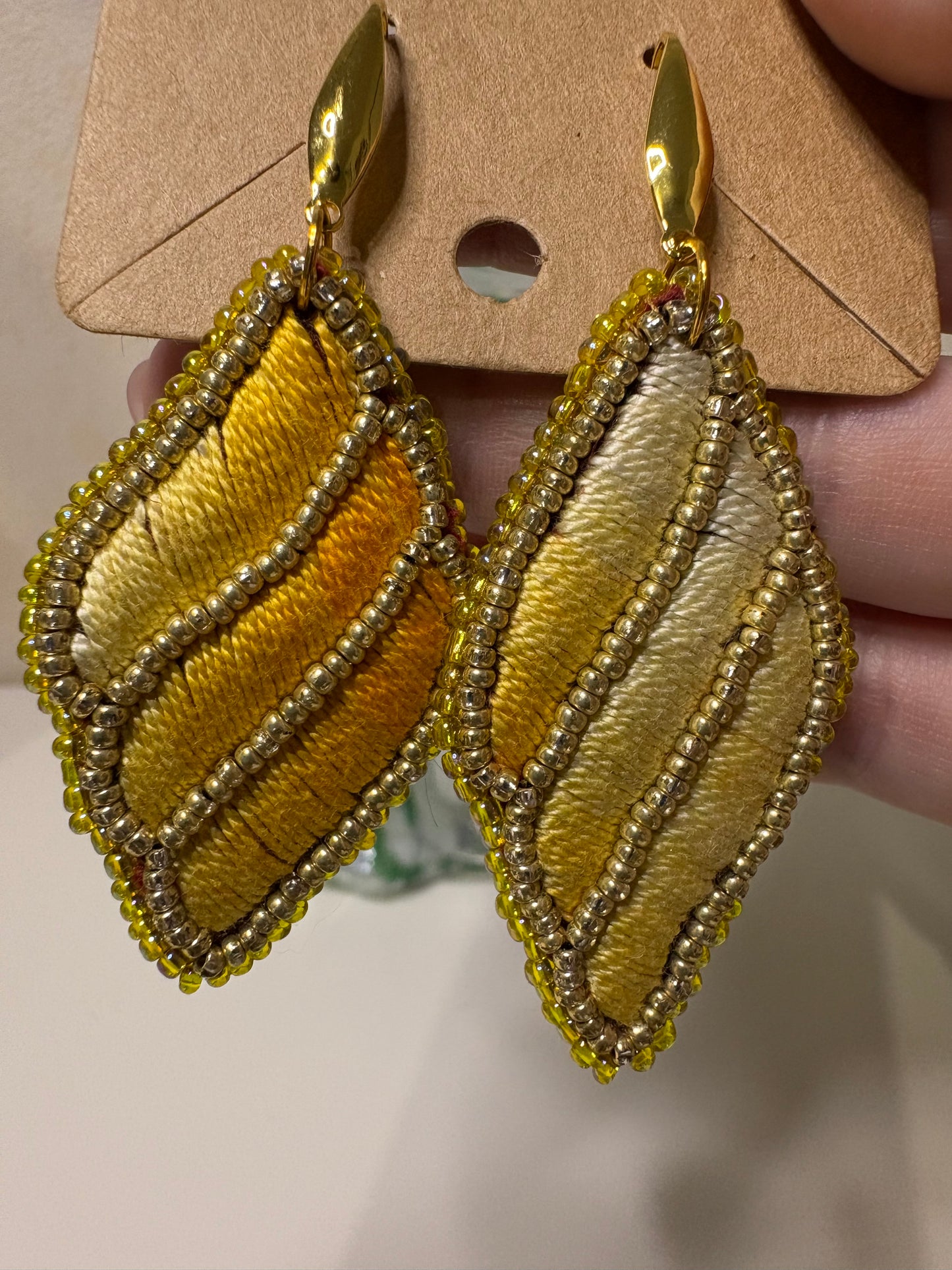 E Boucles d'oreilles fabrication artisanale