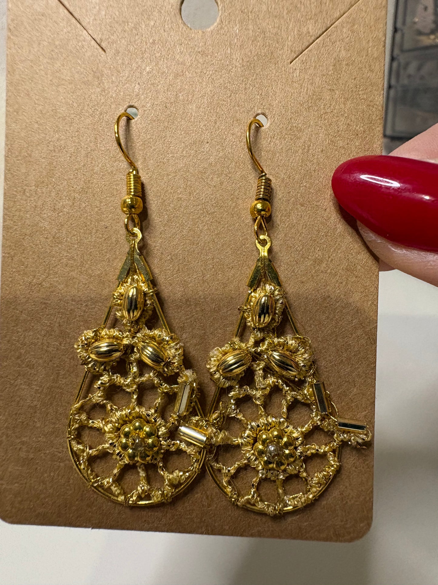 E Boucles d'oreilles fabrication artisanale