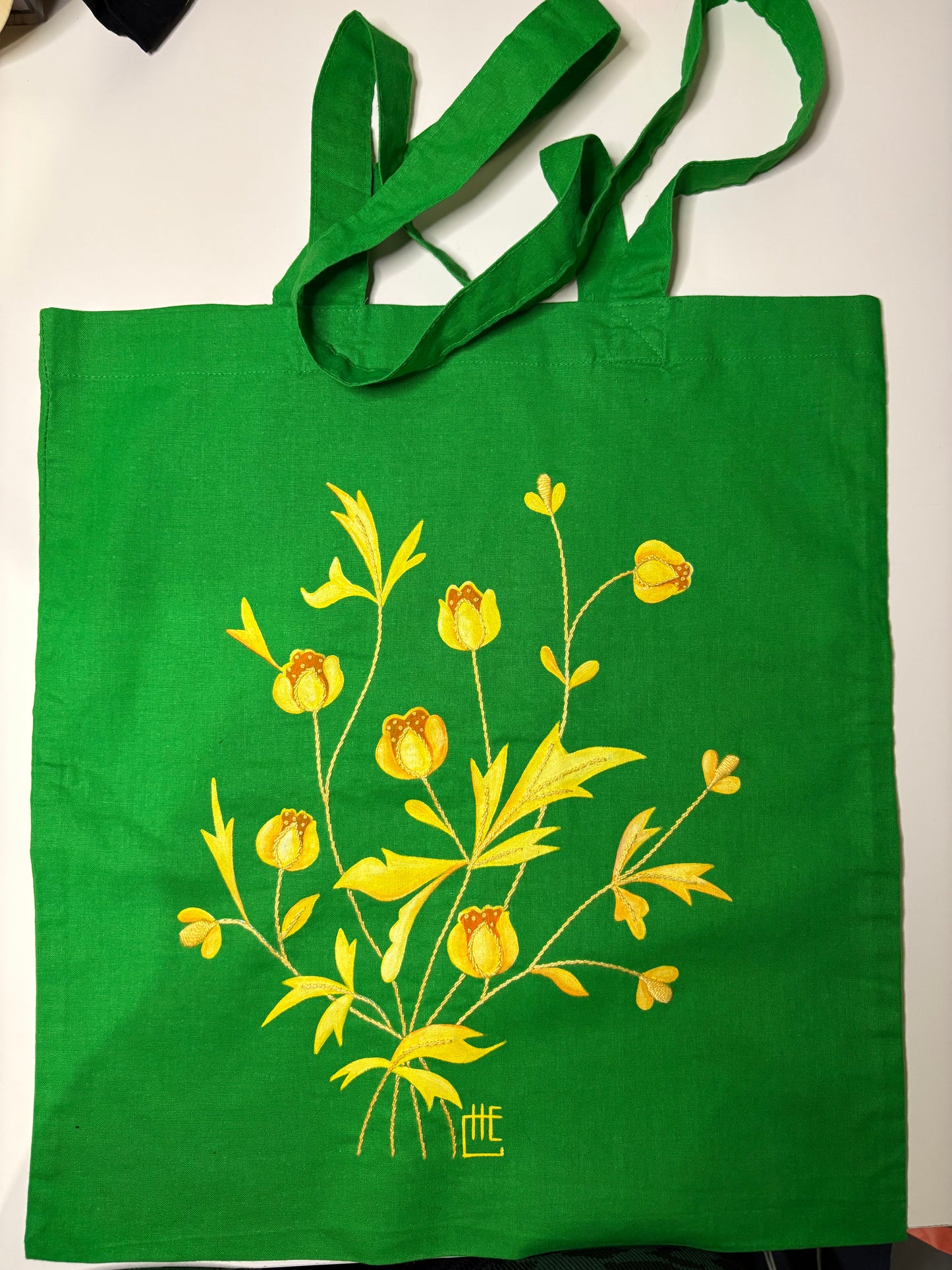 Tote bag peint et brodé à  la main . Vert, jaune et marron