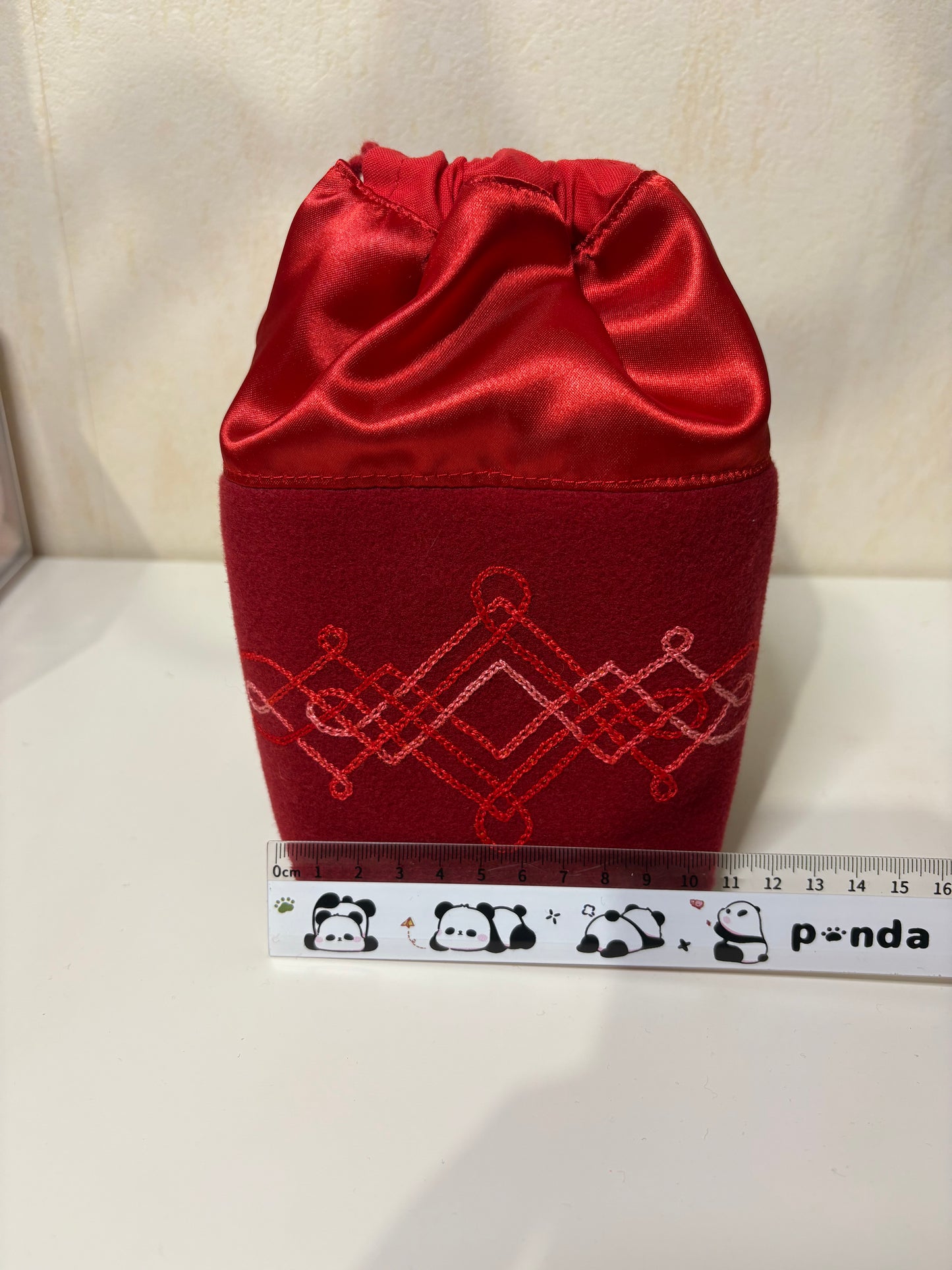 Petit sac brodé main rouge