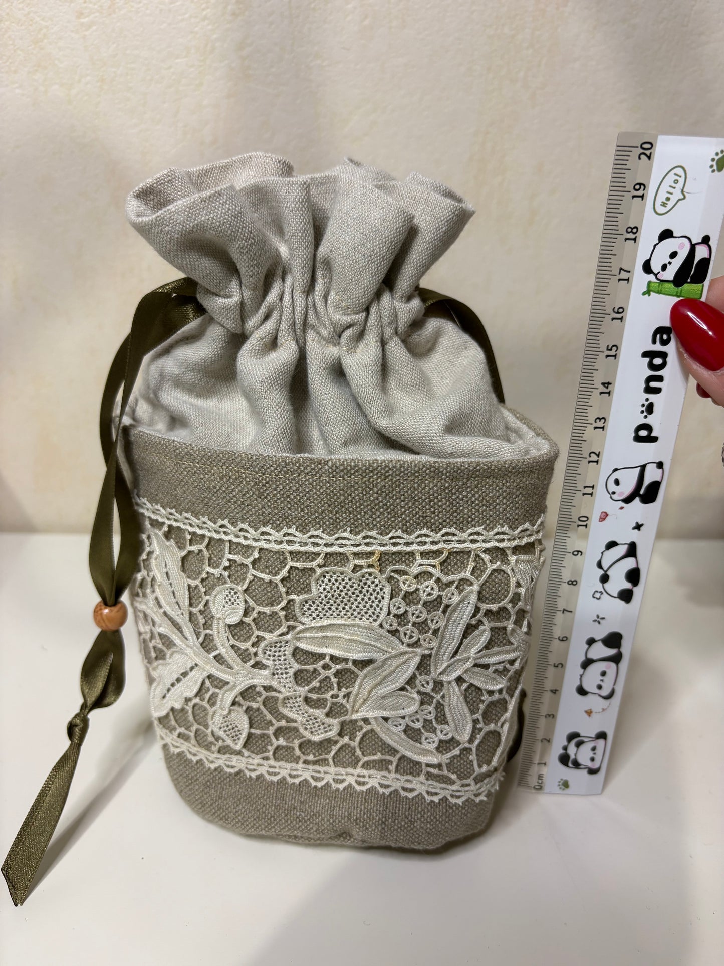 Petit sac  Taupe, dentelle blanche