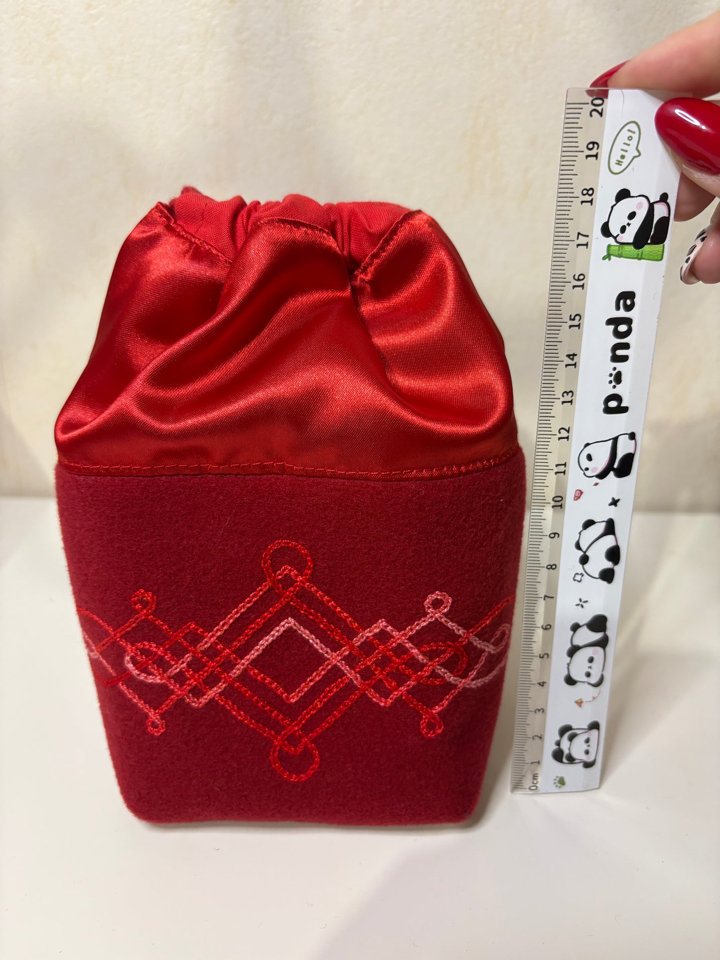 Petit sac brodé main rouge